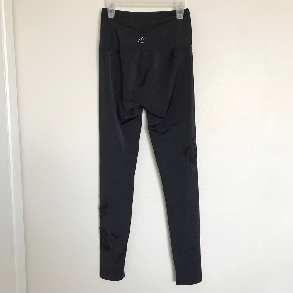 Beyond Yoga Black Take Leaf Mesh Leggings Sm - Picture 9 of 14